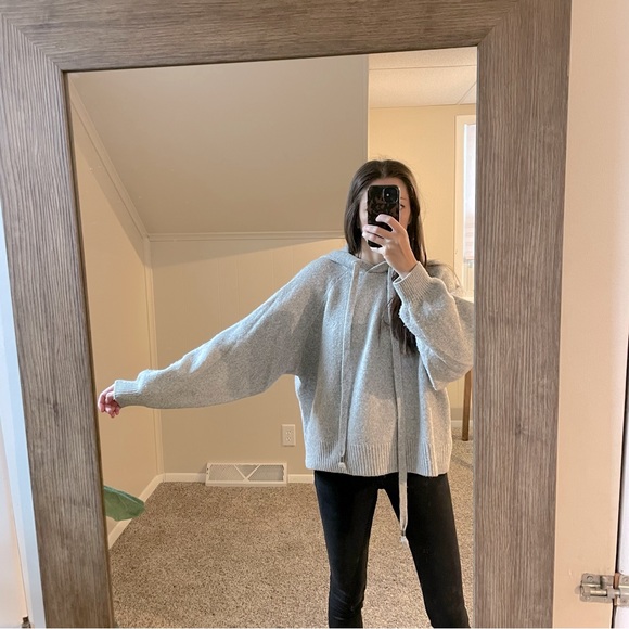 Cozy Hooded Grey Sweater Size XS - Picture 6 of 6